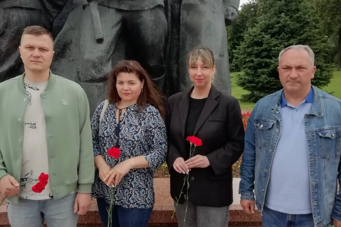 Возложение цветов